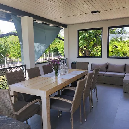 Loki Vendeghaz Feriehus Vonyarcvashegy